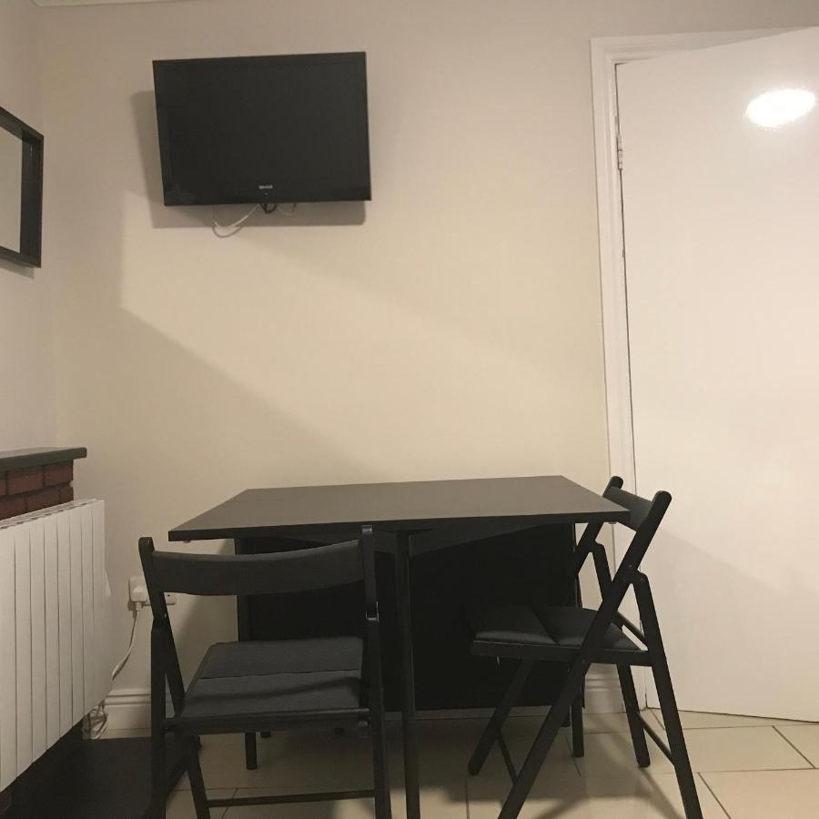 Cheerful 4 Bedroom Town House With Bbq, Голуэй Экстерьер фото