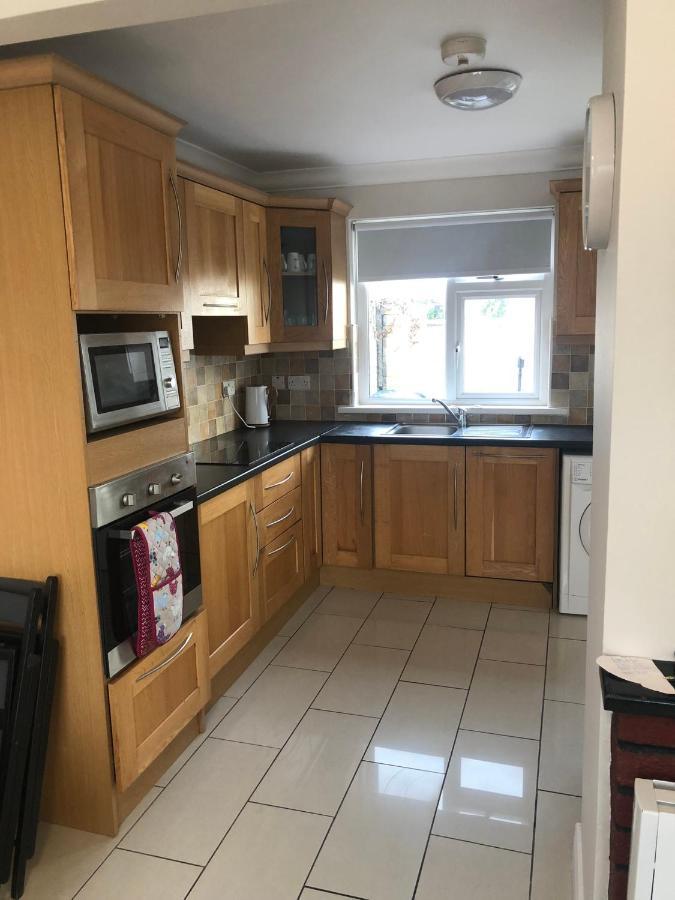 Cheerful 4 Bedroom Town House With Bbq, Голуэй Экстерьер фото