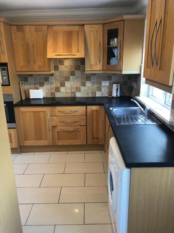 Cheerful 4 Bedroom Town House With Bbq, Голуэй Экстерьер фото